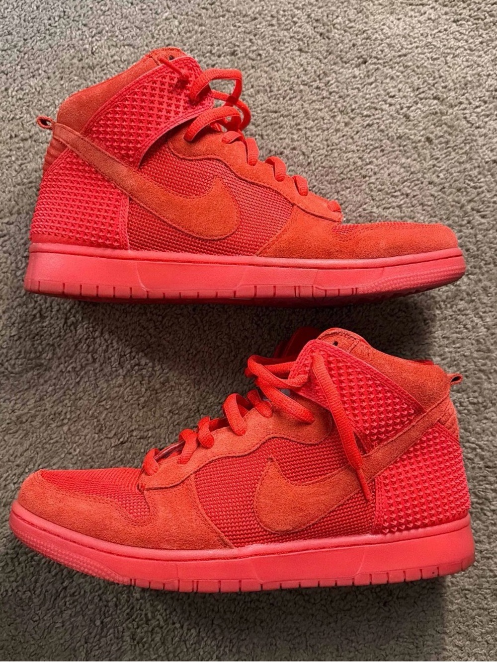 Nike Dunk Hi CMFT Premium “Red October”
